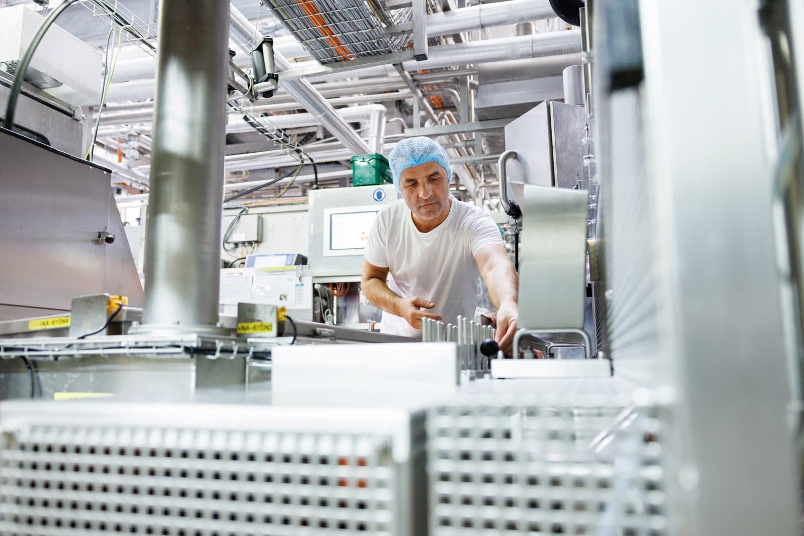 Production employee on the NÖM dairy line in Baden